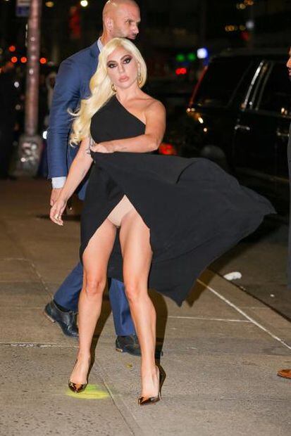 Lady Gaga Sufre Accidente De Vestuario Al Estilo Marilyn Monroe En Ny