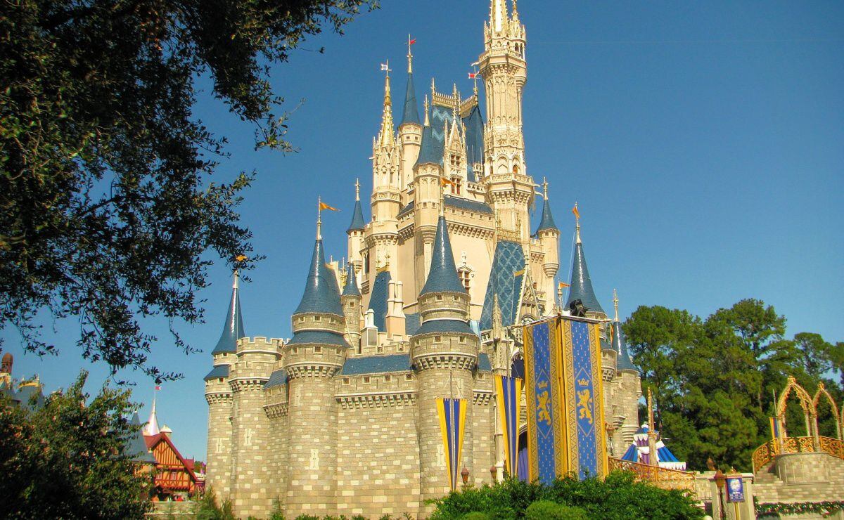Castillo de Cenicienta se renueva para reapertura de Disney World