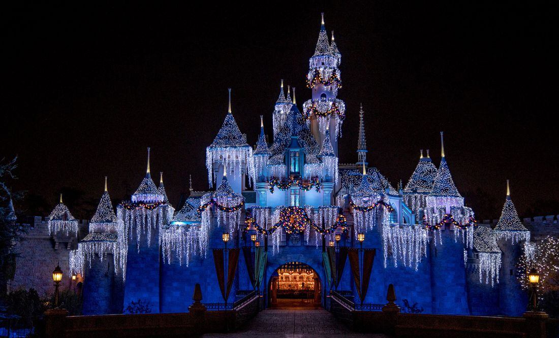 Navidad 2023 en Disneyland Resort fechas, decoración y espectáculos